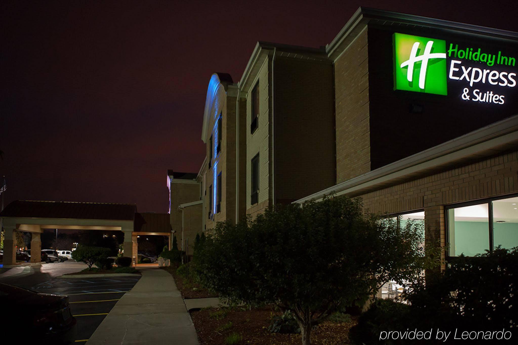 Holiday Inn Express Hotel & Suites Canton By Ihg Exterior foto