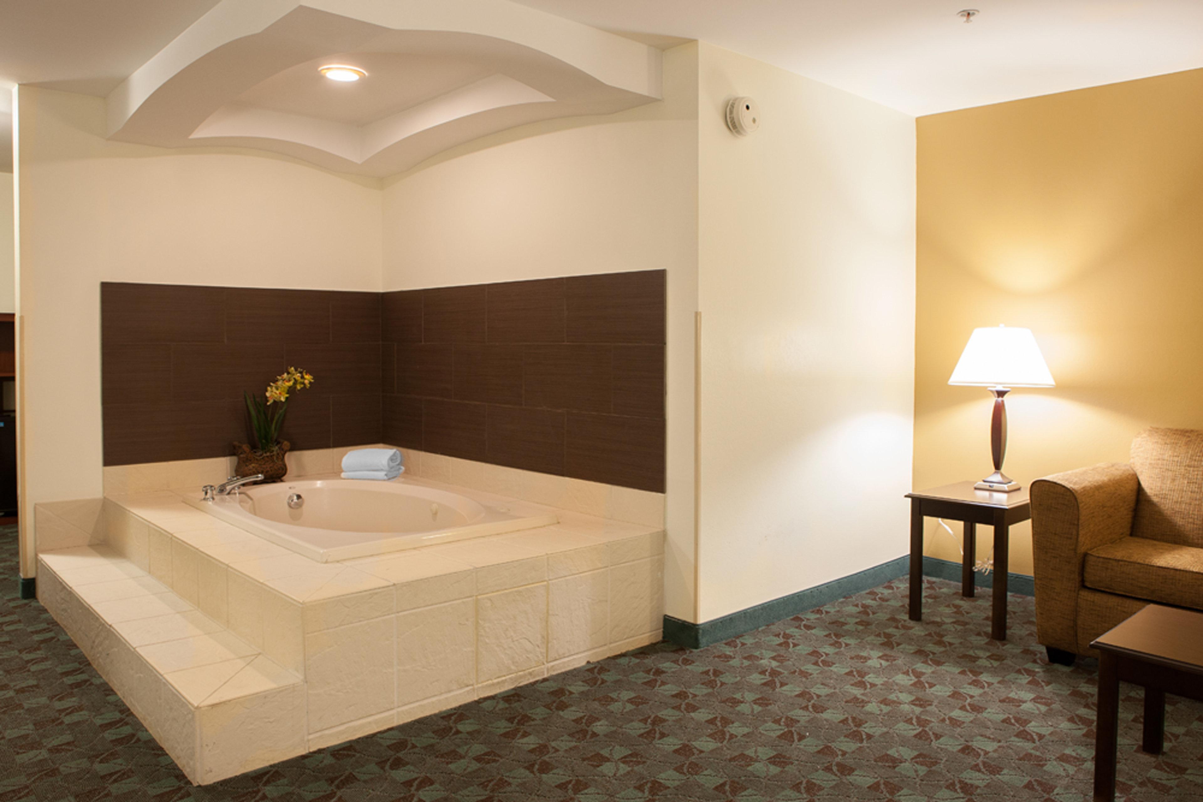 Holiday Inn Express Hotel & Suites Canton By Ihg Exterior foto
