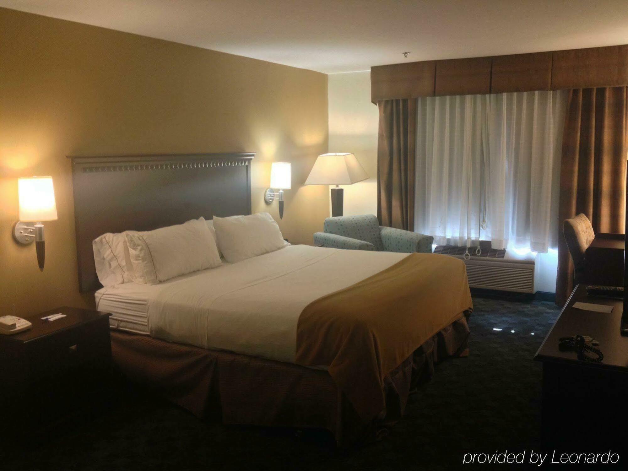 Holiday Inn Express Hotel & Suites Canton By Ihg Exterior foto